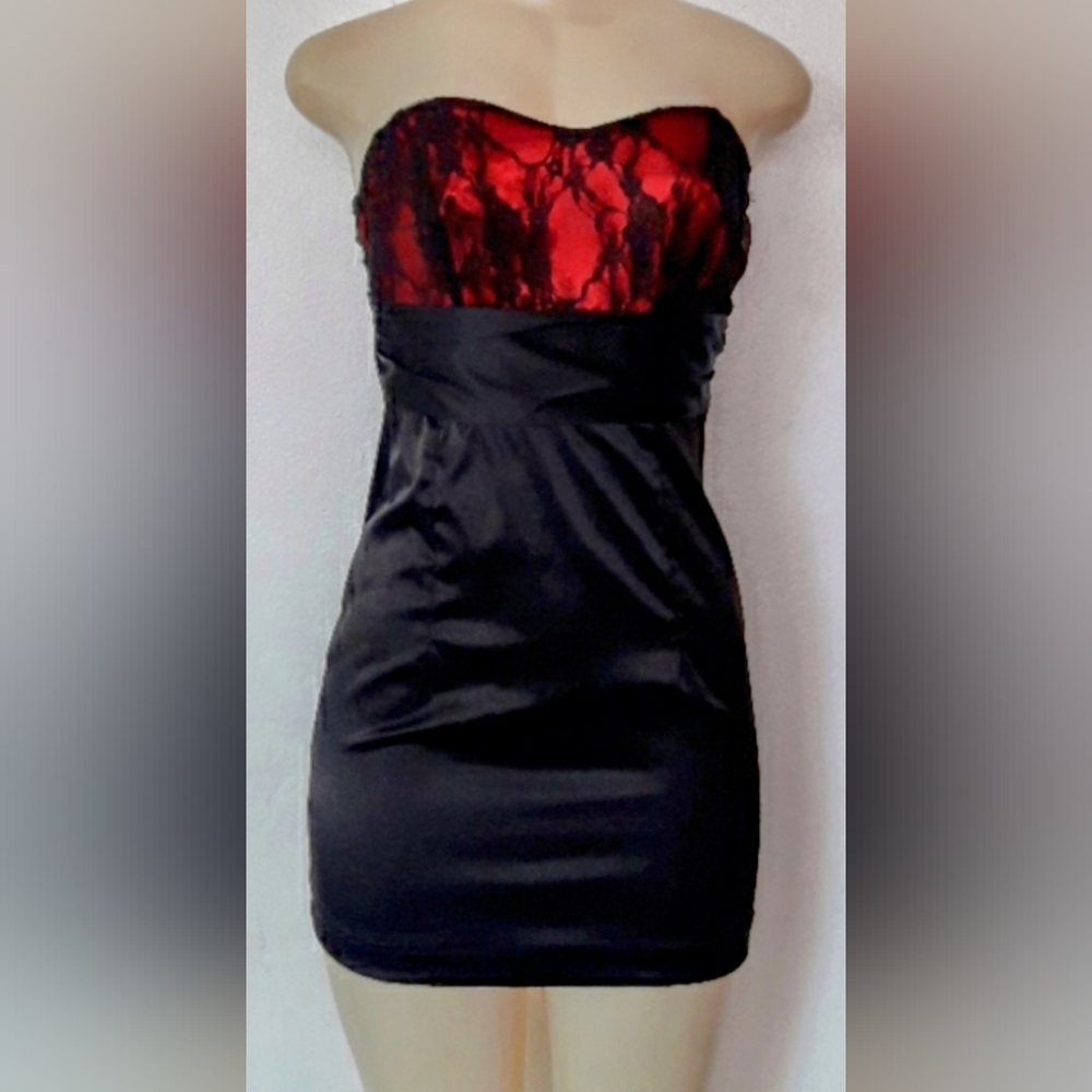 Beautiful ♥️ red & black 🖤 cocktail dress - Picture 8 of 8